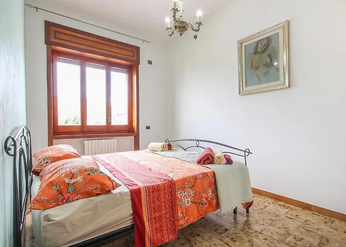 4 Bedroom Stunning In Casa vacanze *